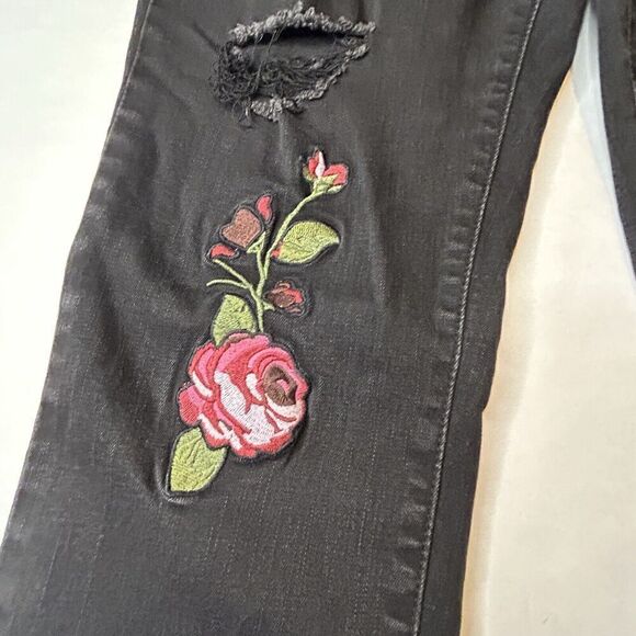YMI Skinny Jeans Women's Size 11 Black Low Rise Distressed Embroidered Floral - Picture 3 of 10